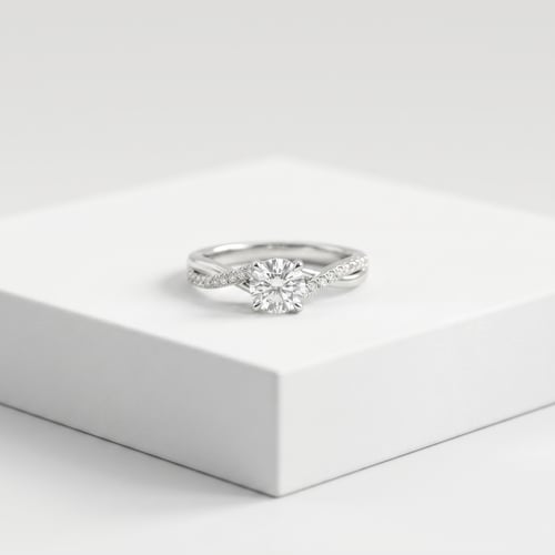 Zásnubný prepletaný prsteň s postrannými lab-grown diamantmi Ljube