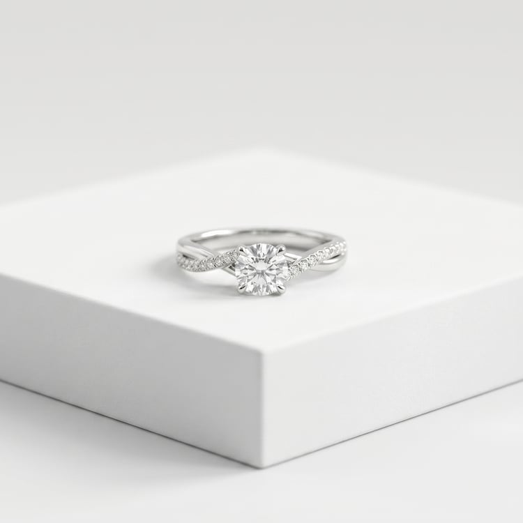 Zásnubný prepletaný prsteň s postrannými lab-grown diamantmi Ljube 167519