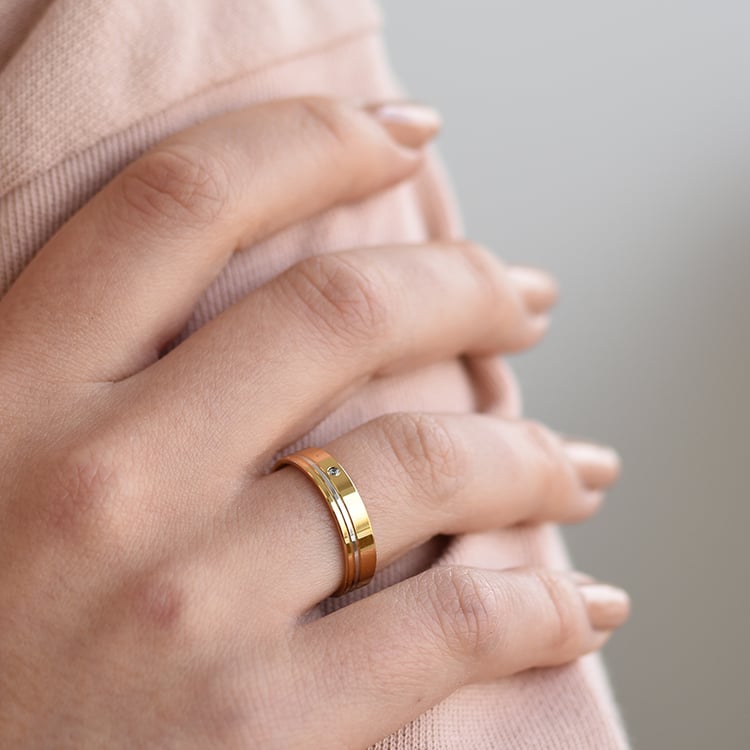 Prsten s pruhom a diamantom 61725