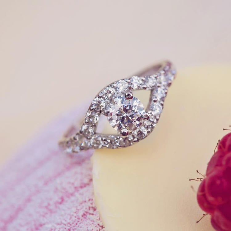 Prsteň s certifikovaným diamantom 12254