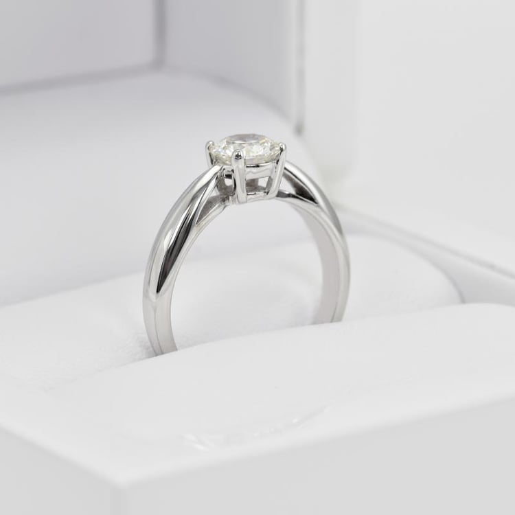 Platinový zásnubný prsteň 23741