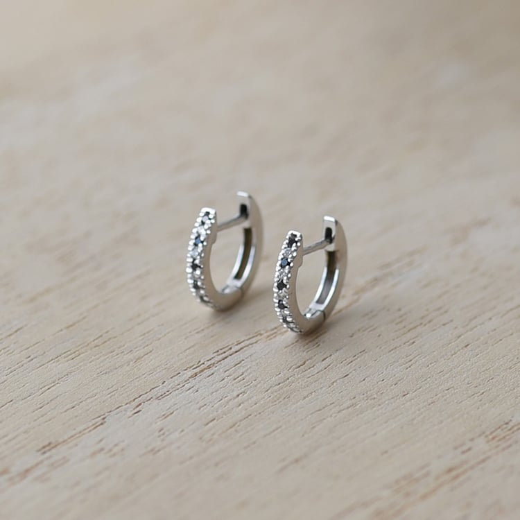 Kruhové náušnice s čiernymi a bielymi diamantmi 62942