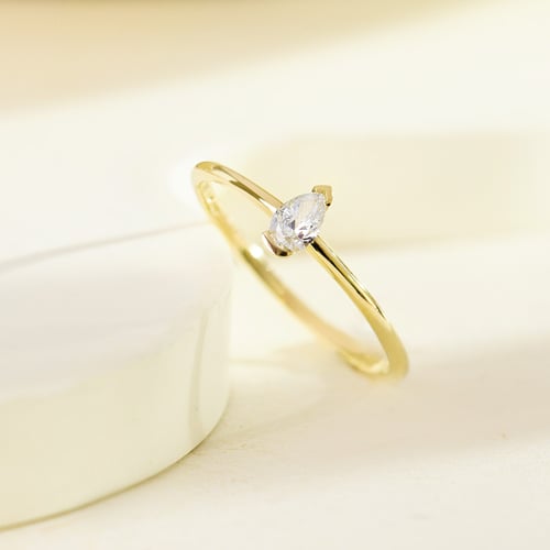 Minimalistický prsteň zo zlata s lab-grown pear diamantom Valentin