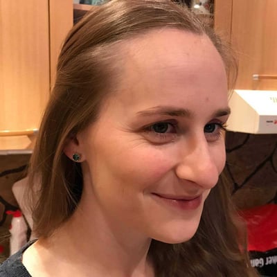 Smaragdové strieborné náušnice 