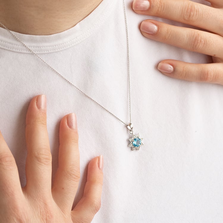 Strieborný prívesok s topásom a zirkónmi v tvare hviezdy Korey 135342