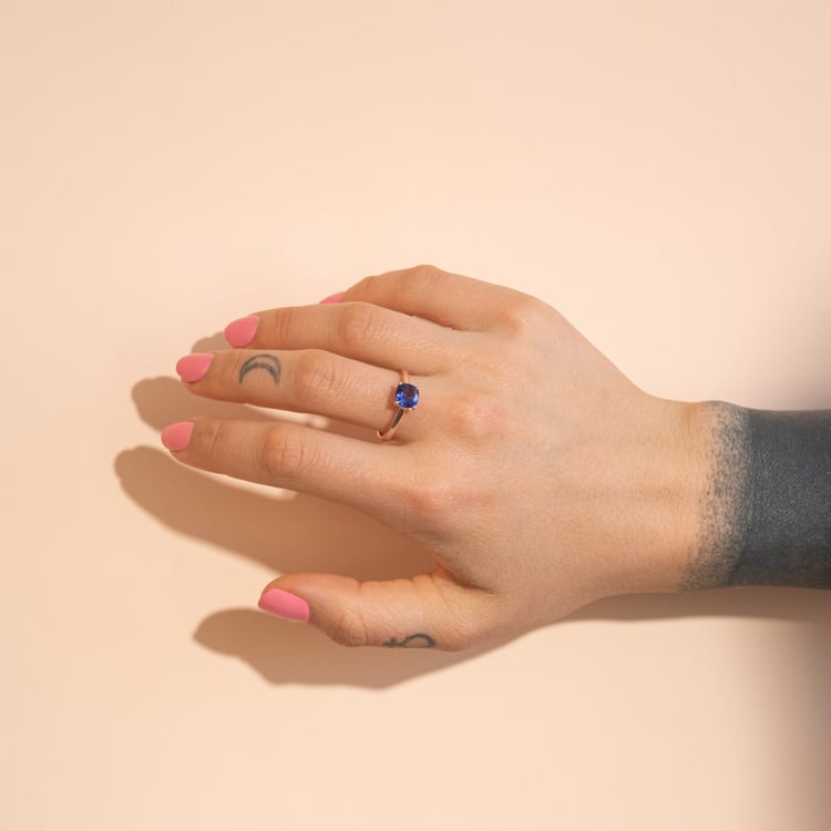 Zlatý prsteň s cushion tanzanitom Belen 102096