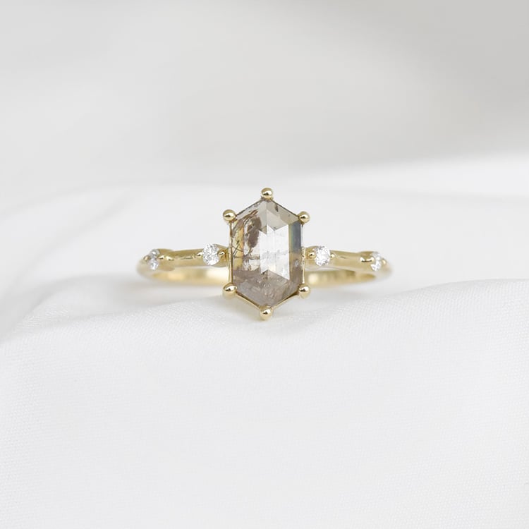 Prsteň se salt and pepper diamantom 91027