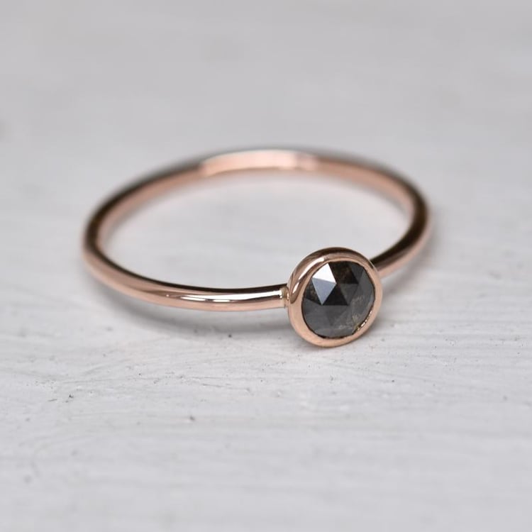 Zlatý prsteň s diamantom z ružového zlata 44977