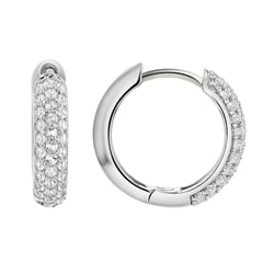 Strieborné pavé kruhové náušnice s bielymi topazmi Shaviv
