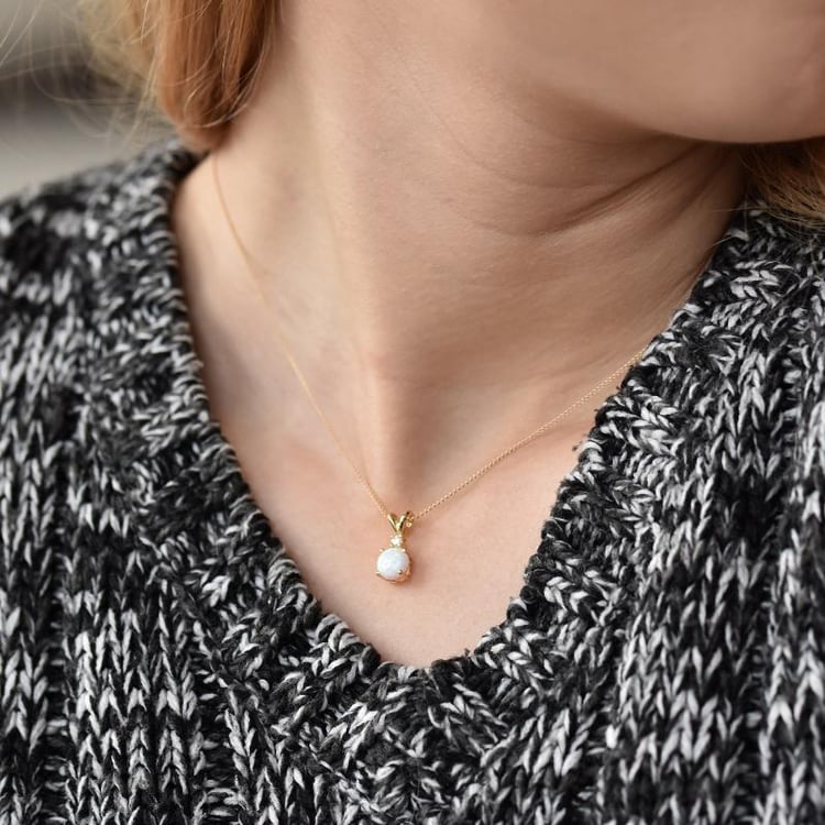 Náhrdelník s opálom 25828