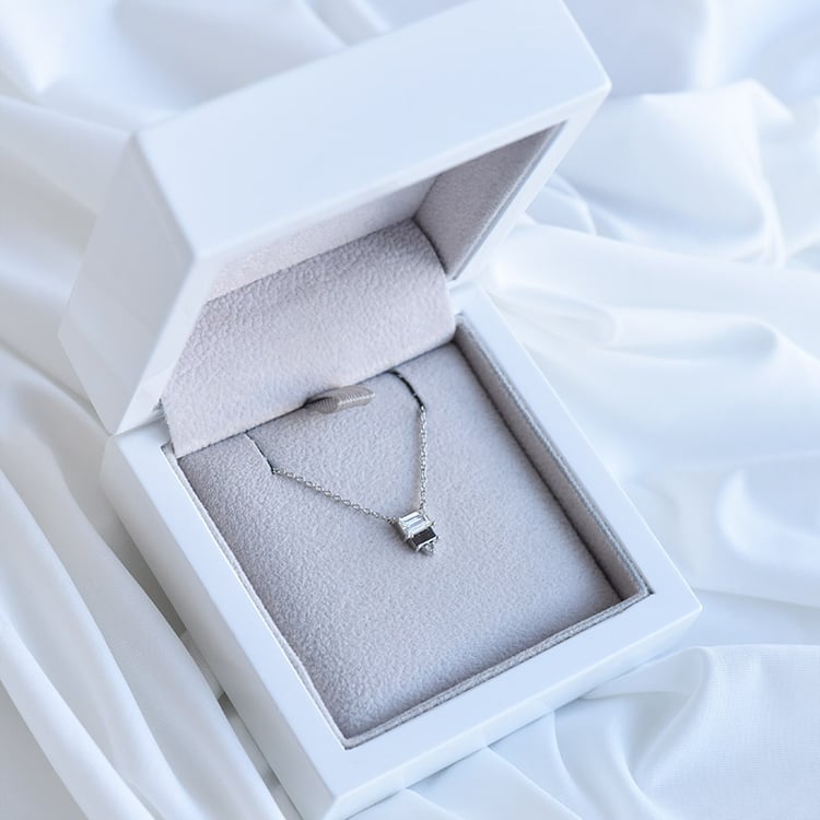 Náhrdelník s moissanitom 92568