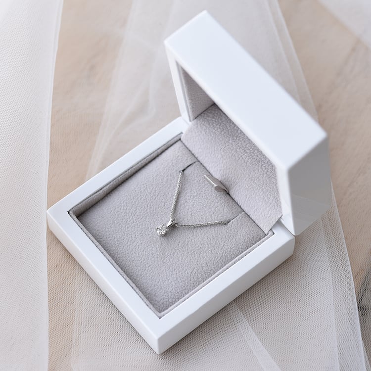 Náhrdelník z platiny 60886