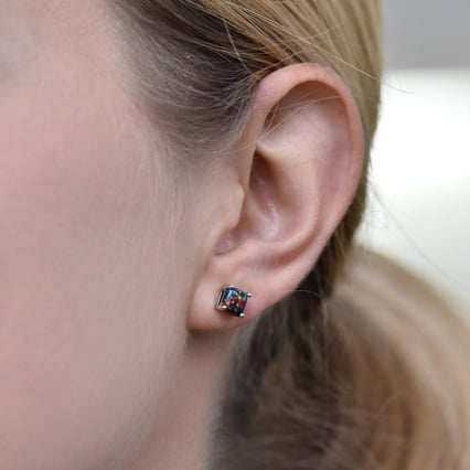 Zlaté náušnice s cushion čiernymi opálmi Chelsyna