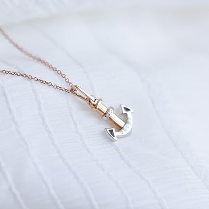 Prívesok s diamantovou kotvou Anchore