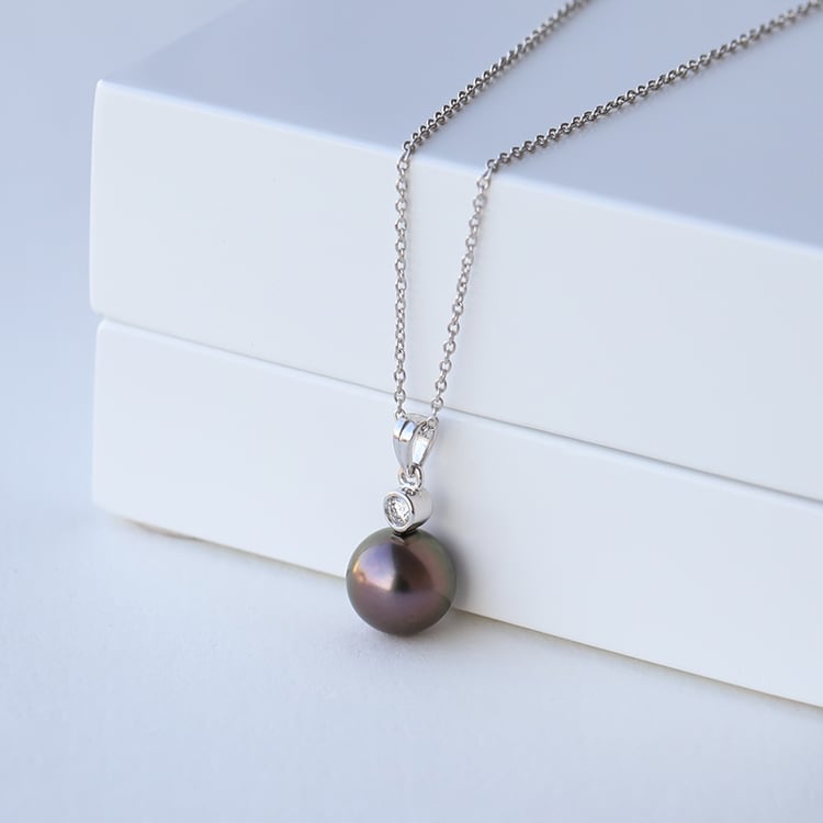 Prívesok s čiernou perlou 73645