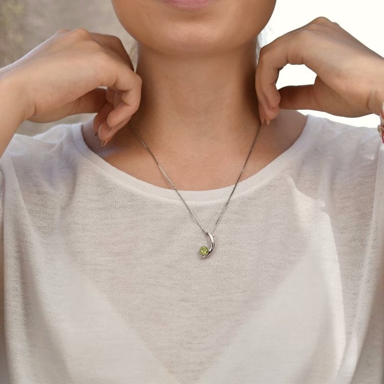 Strieborný náhrdelník Lira 107831