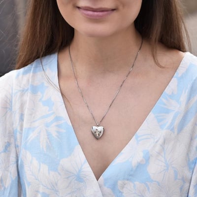 Strieborný medailónik