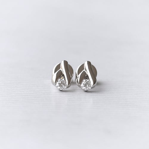 Platinové náušnice s 0.22ct diamantmi Fox