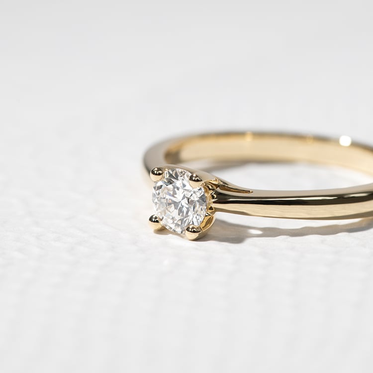 Zásnubný prsteň s GIA certifikovaným diamantom Katya 133370