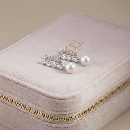 Strieborné jednoduché visiace náušnice s perlou a zirkóny Vanda