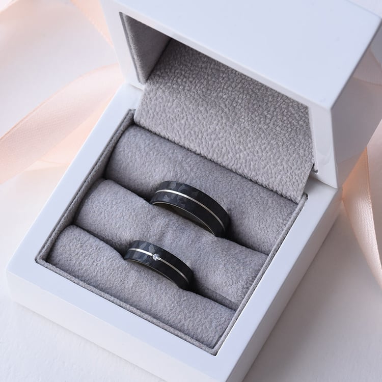 Karbonové snubné prstene zo zlata 77694