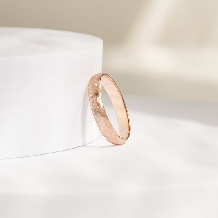 Matné tepané svadobné obrúčky zo zlata Zura 141771