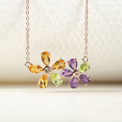 Drahokamové kvety v náhrdelníku Kyra