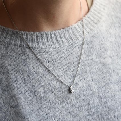 Platinový prívesok s diamantom Bardot