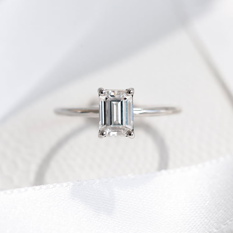 Zásnubný prsteň s emerald moissanitom s výberom veľkosti Olson 110244