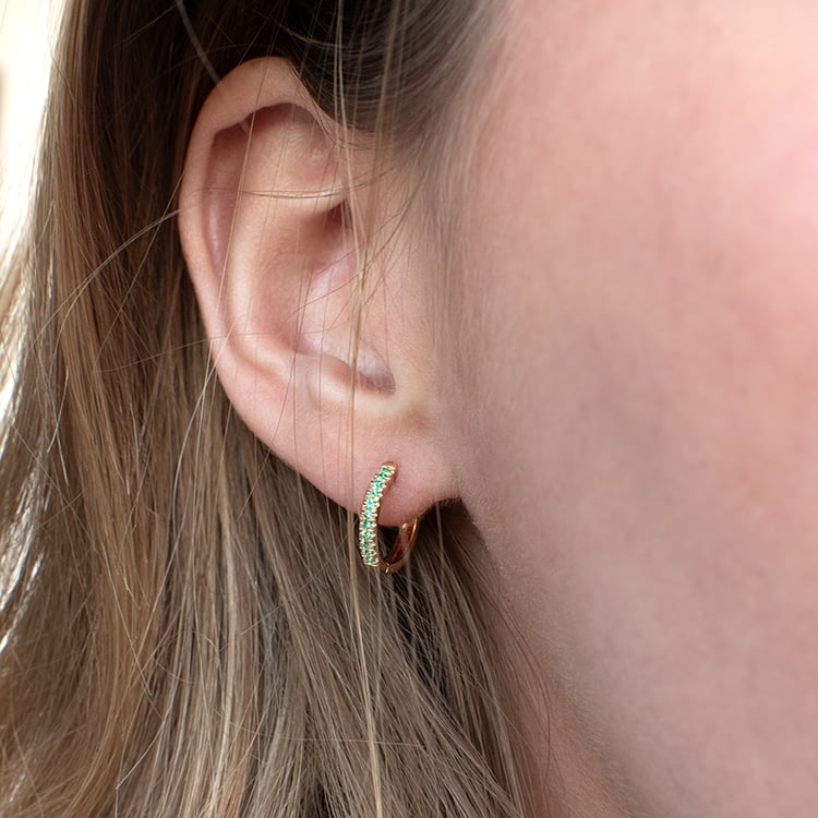 Kruhové náušnice so smaragdmi Carolin 134935