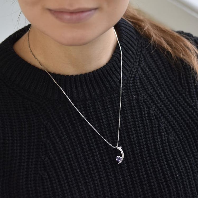 Strieborný prívesok v tvare mesiace 36020