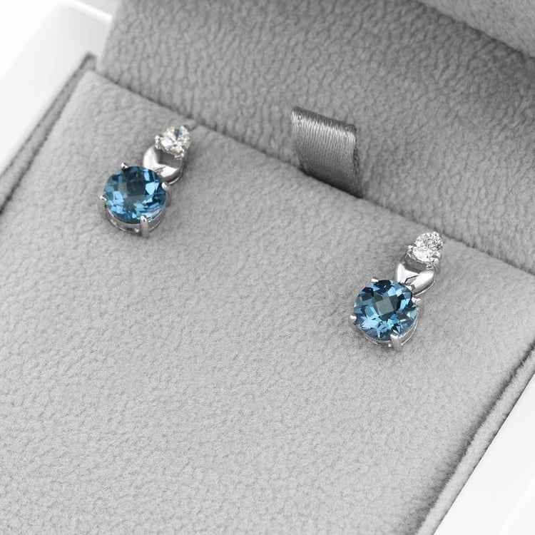 Strieborné náušnice so zirkónmi 47975