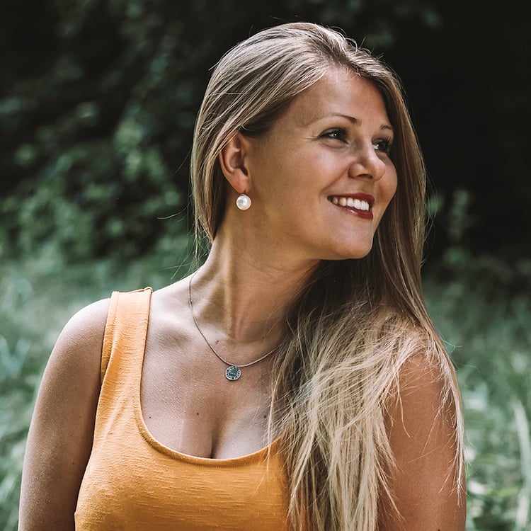 Strieborný prívesok z kolekcie #ZaNormalniHolky s gravírom 45886