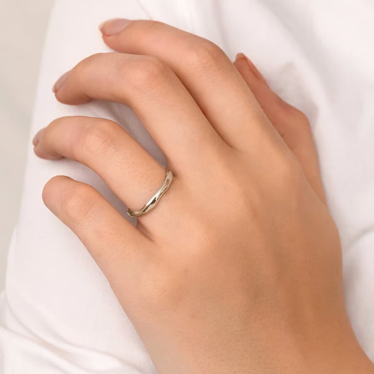 Nepravidelné svadobné obrúčky z orieškového zlata Valen 165131