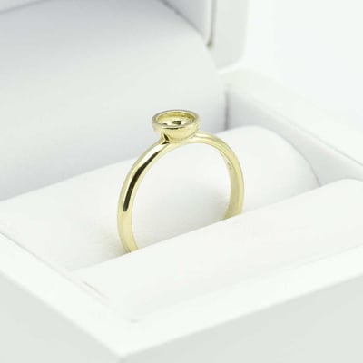 Prsteň čaká na osadenie diamantom