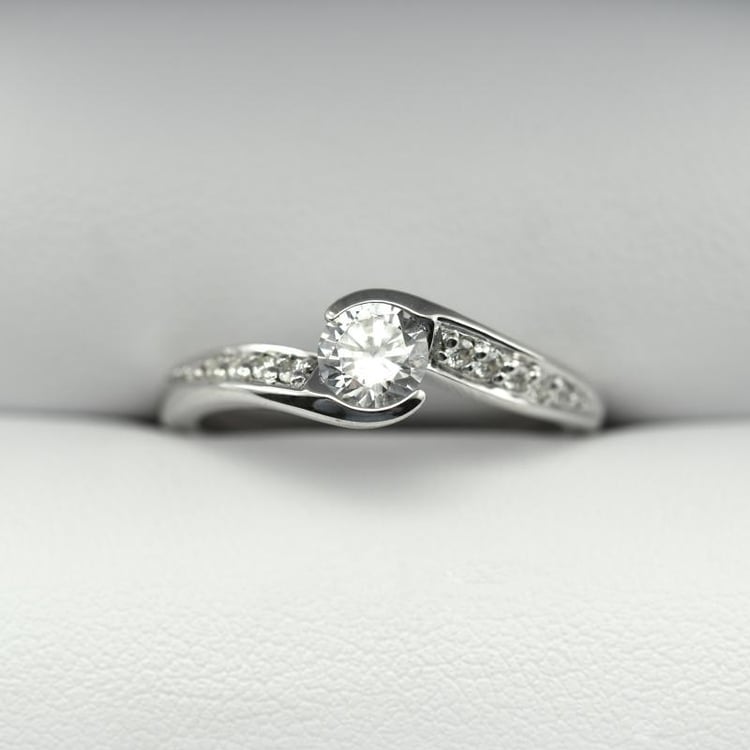 Zásnubný prsteň s diamantmi 55713