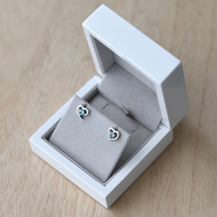 Náušnice v tvare srdca s topaz 59151