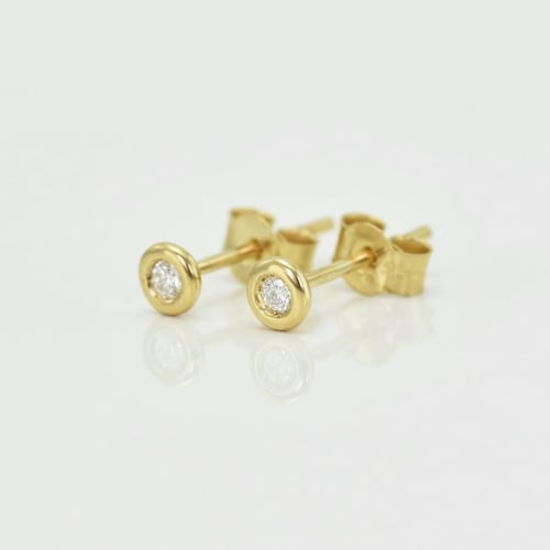 Bezel napichovacie náušnice s 0.06ct diamantmi Jecelyn