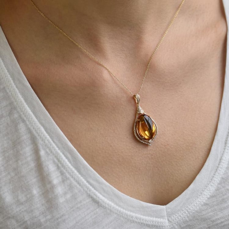 Žltý citrín v náhrdelníku 5250