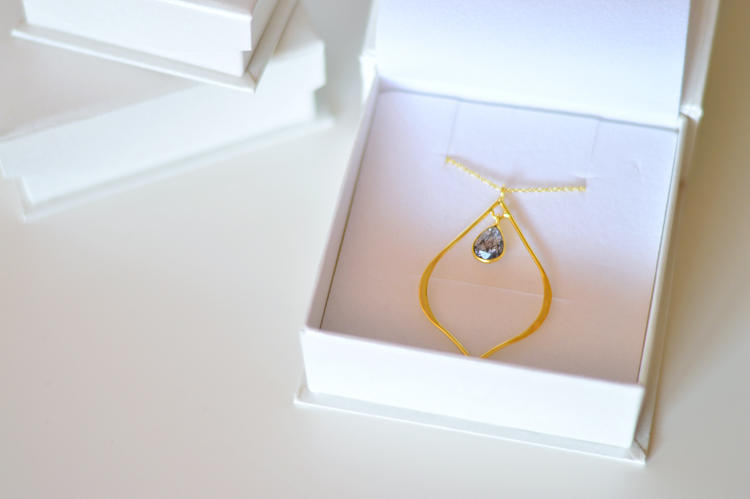 Strieborný fashion náhrdelník 9889