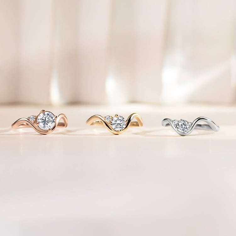 Vlnitý zásnubný prsteň s round moissanitom Debora 155016