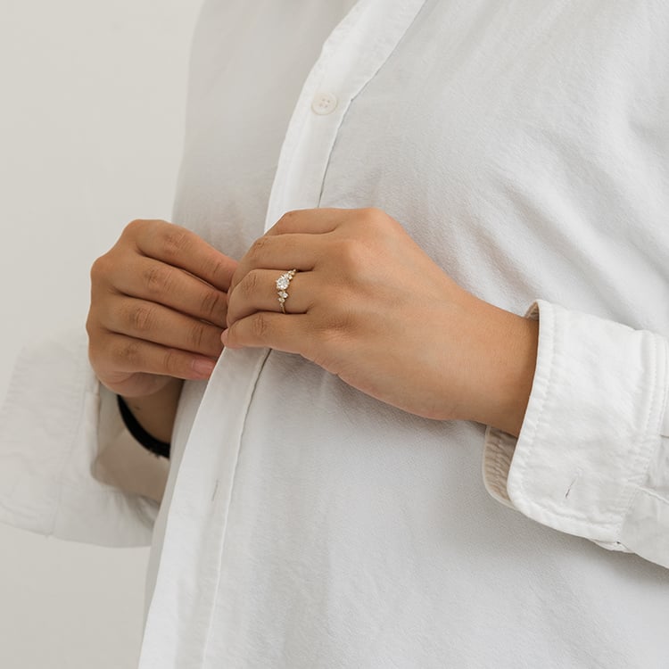 Strieborný zásnubný prsteň s moissanitmi Olha 165979