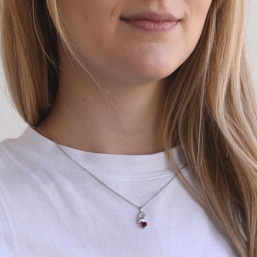 Prívesok v znamení Barana s rubínom a diamantmi Aries