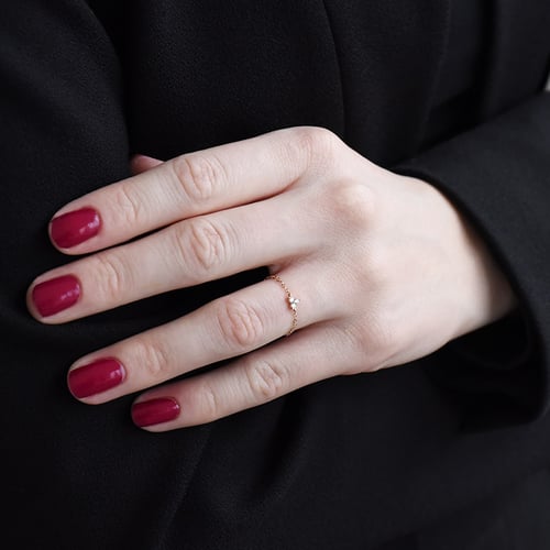 Netradičný minimalistický prsteň s diamantmi Darcey