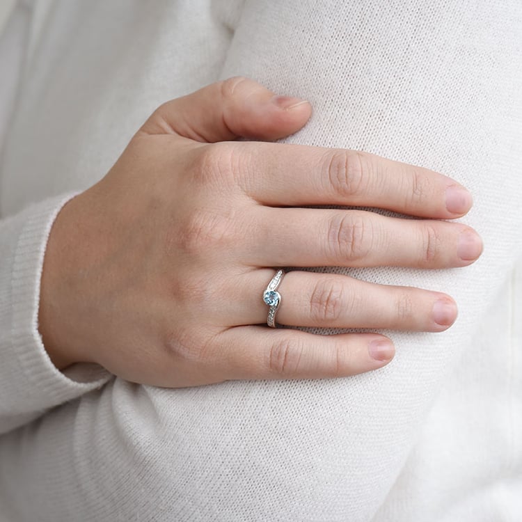 Zásnubný prsteň so švajčiarskym topazom 88621