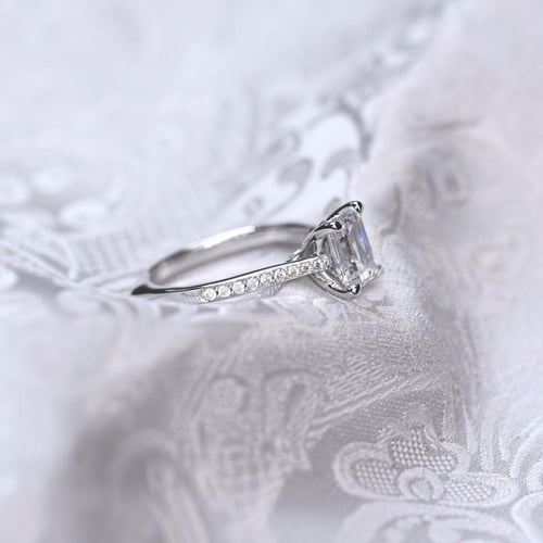 Zlatý zásnubný prsteň s emerald moissanitom Tebeth