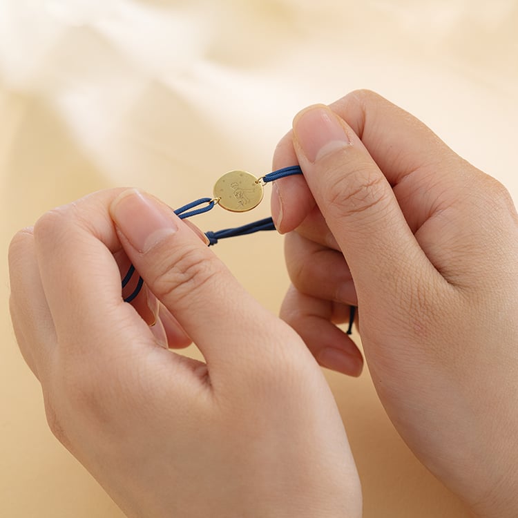 Povrázkový náramok Malý princ s ružou a gravírom 121156