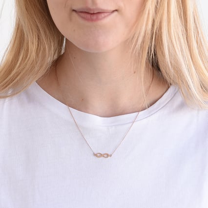 Zlatý náhrdelník s motívom nekonečna Infinity