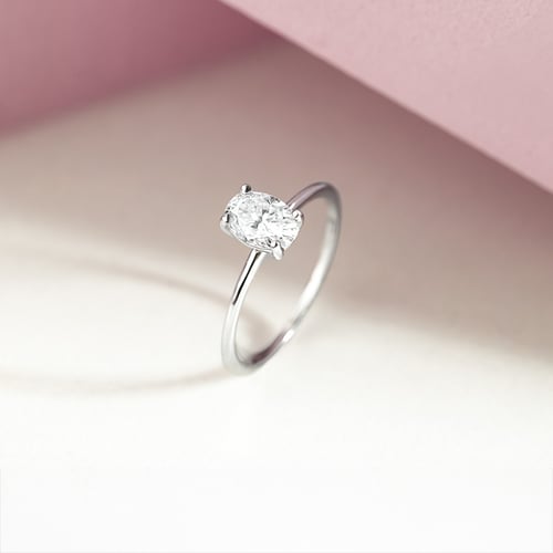 Zásnubný prsteň s oval diamantom Frost