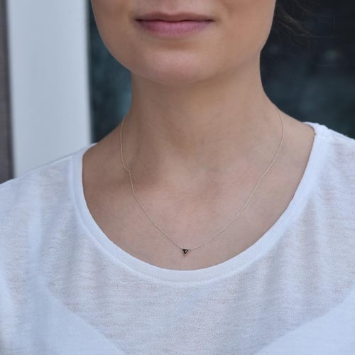 Zlatý náhrdelník s čiernym triangle diamantom Agila